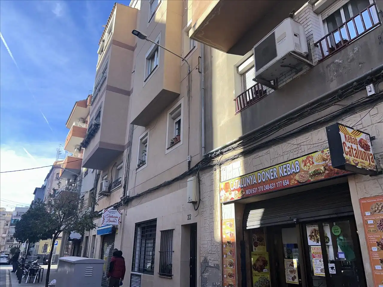Vista exterior de Casa o xalet en venda en L'Hospitalet de Llobregat