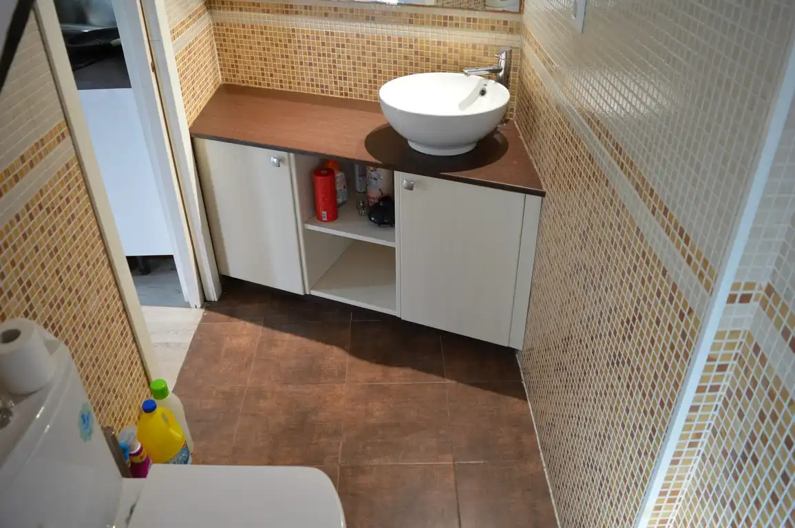 Bathroom of Flat for rent in Madrid  with Heating, Furnished and Washing machine