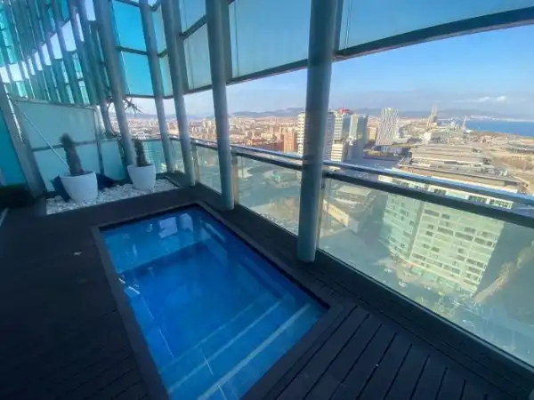Piscina de Ático de alquiler en Barcelona con Aire acondicionado, Calefacción y Parquet