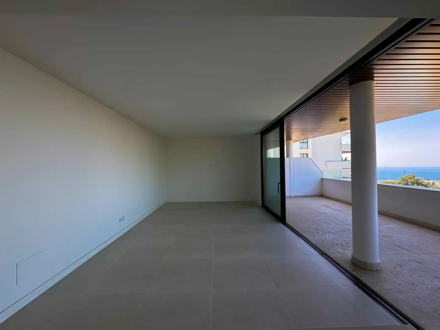 Piso de obra nueva con piscina en venta en Avenida 8 de Marzo 32, imagen 3