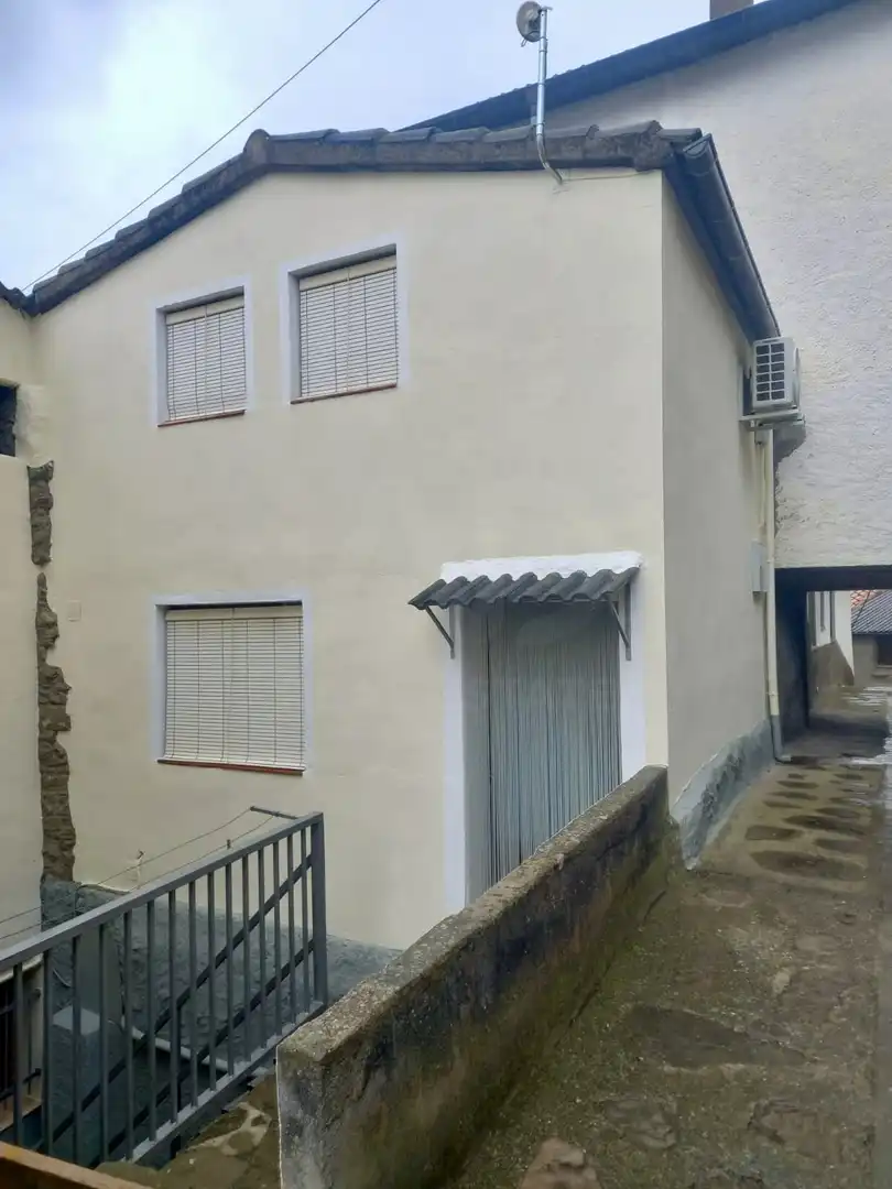 Außenansicht von Country house zum Verkauf in Castigaleu mit Klimaanlage und Heizung