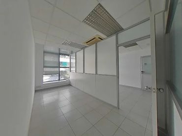 Local comercial de lloguer a Centre - Passeig i Rodalies