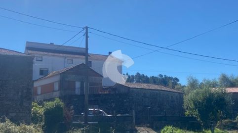 Vivienda unifamiliar en Lugar Ferreiros de abaixo, Ayuntamiento de Entrimo. Vivienda en esquina con vistas a la montaña. Necesita