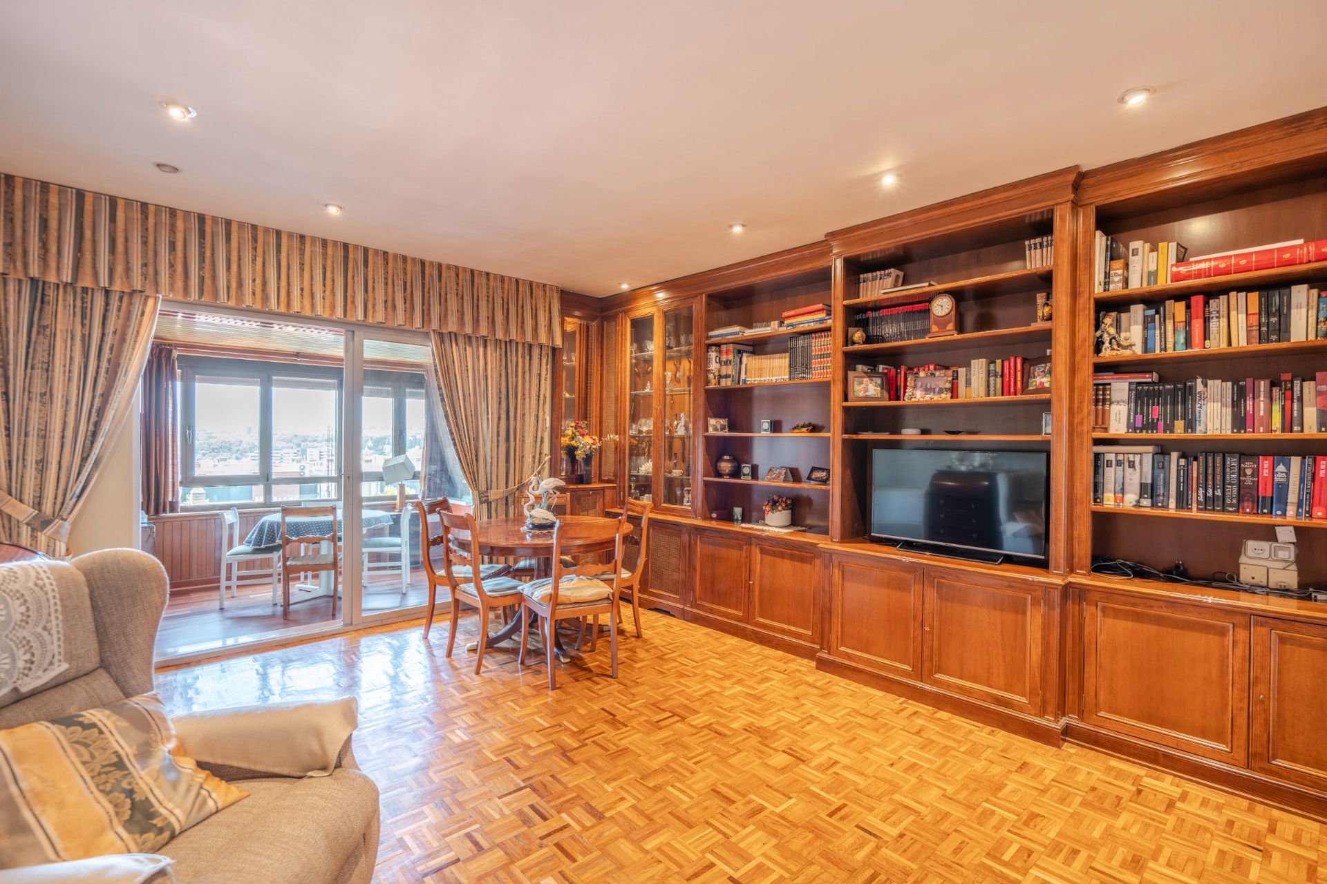 Living room of Flat for sale in  Madrid Capital  with Air Conditioner, Heating and Terrace