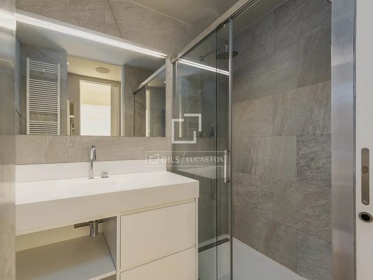 Baño de Ático en venta en Barcelona con Aire acondicionado, Calefacción y Jardín privado