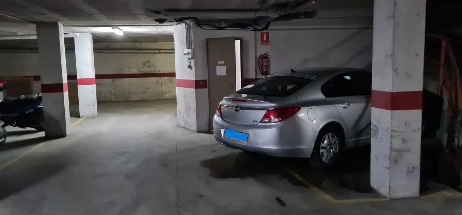 Motorradstellplatz mit Aufzug zum Verkauf in Balàfia, imagen 5