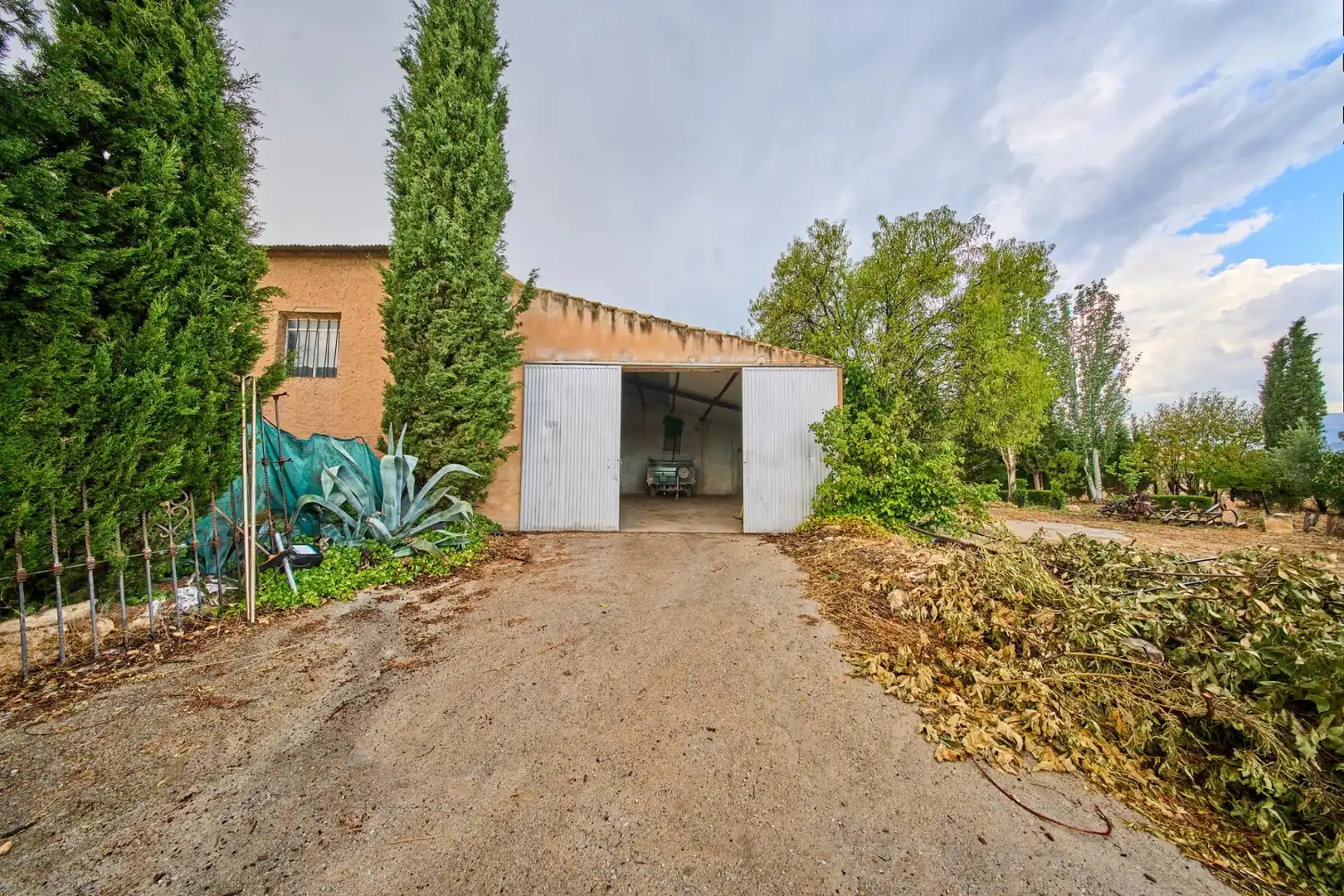 Vista exterior de Casa o xalet en venda en Puebla de Don Fadrique amb Jardí privat, Terrassa i Piscina