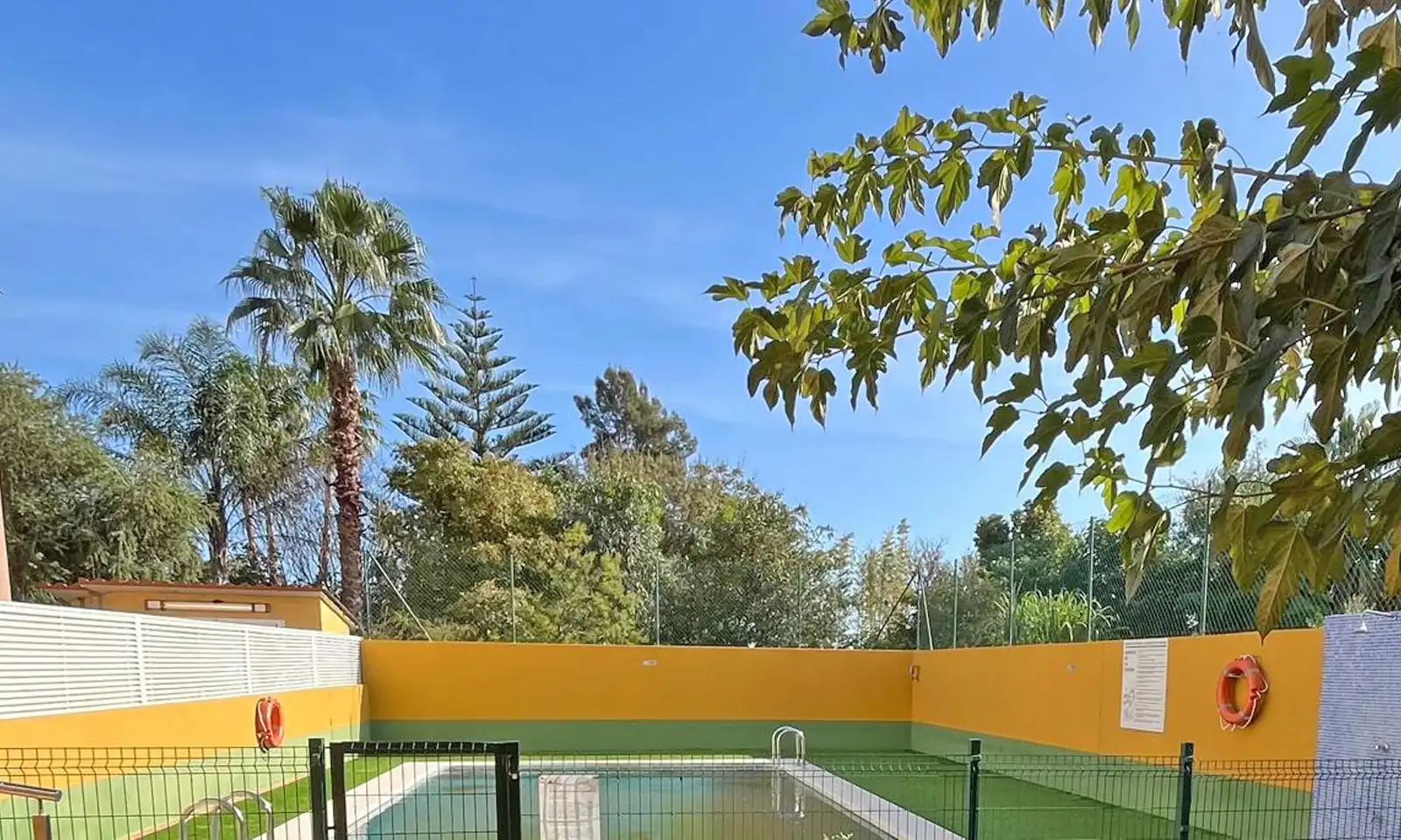 Piscina de Casa adosada en venda en Almazora / Almassora amb Aire condicionat, Calefacció i Terrassa