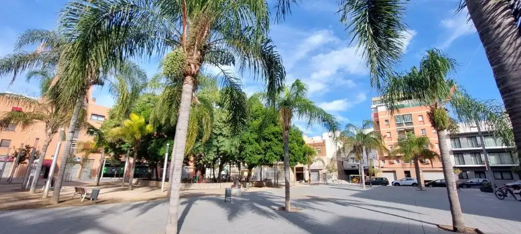 Vista exterior de Àtic en venda en L'Hospitalet de Llobregat amb Aire condicionat, Calefacció i Terrassa