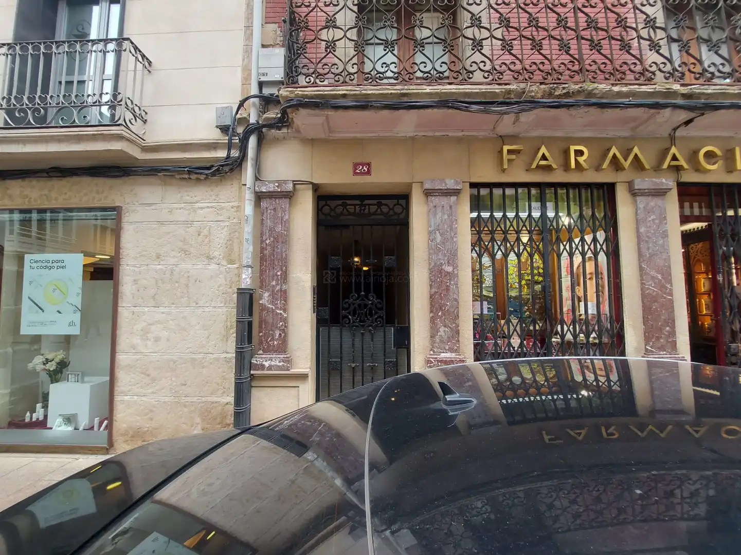 Vista exterior de Edificio en venta en  Logroño
