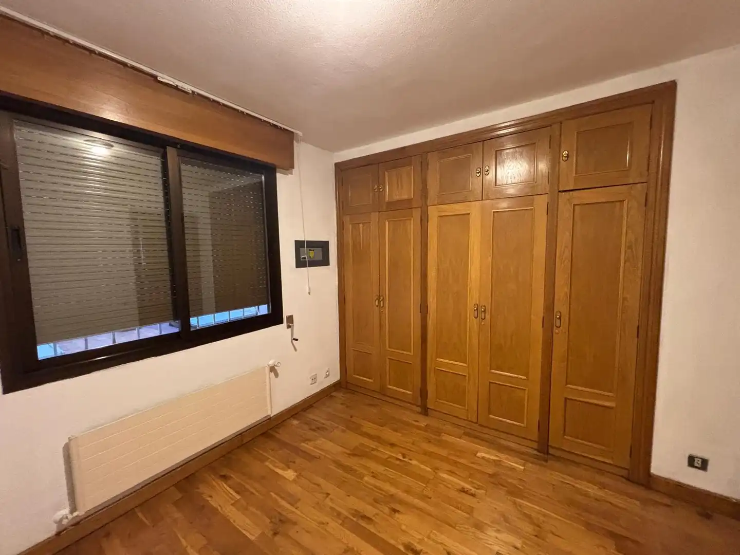 Habitación de Piso en venta en Oviedo  con Calefacción, Parquet y Trastero