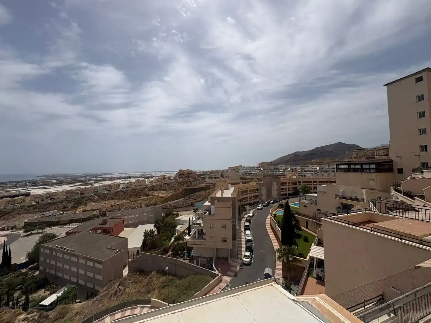 Vista exterior de Pis en venda en Roquetas de Mar amb Piscina