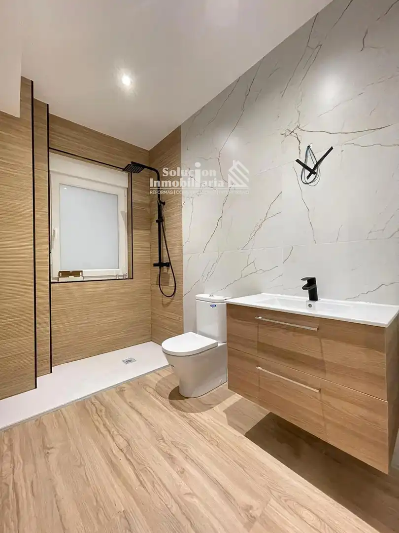 Bathroom of Flat for sale in Salamanca  with Heating and Terrace