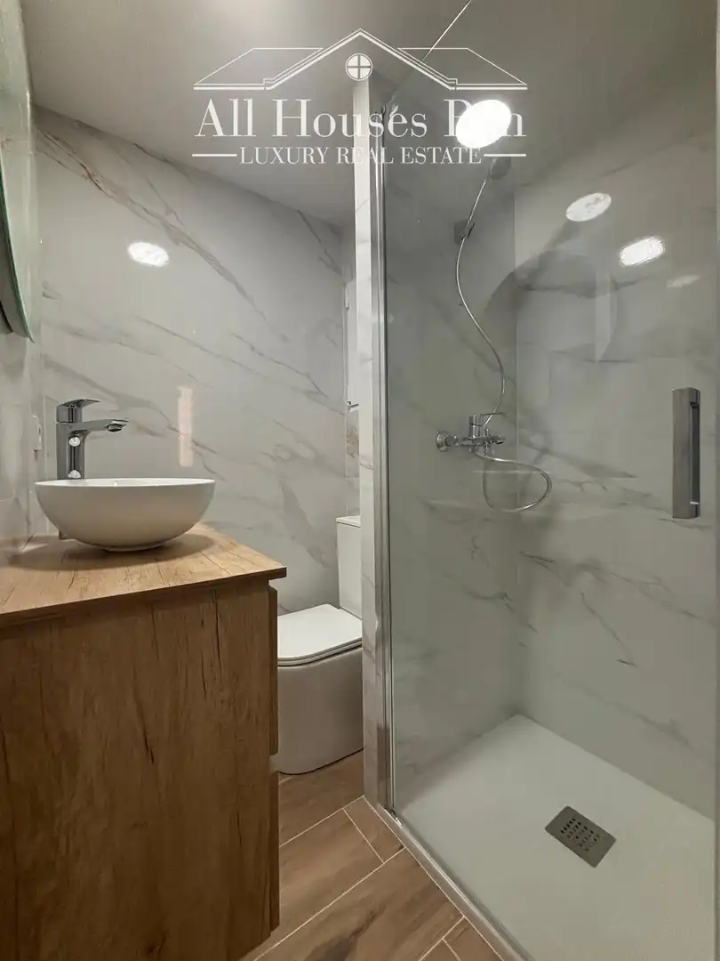 Baño de Piso en venta en L'Hospitalet de Llobregat con Aire acondicionado, Calefacción y Parquet