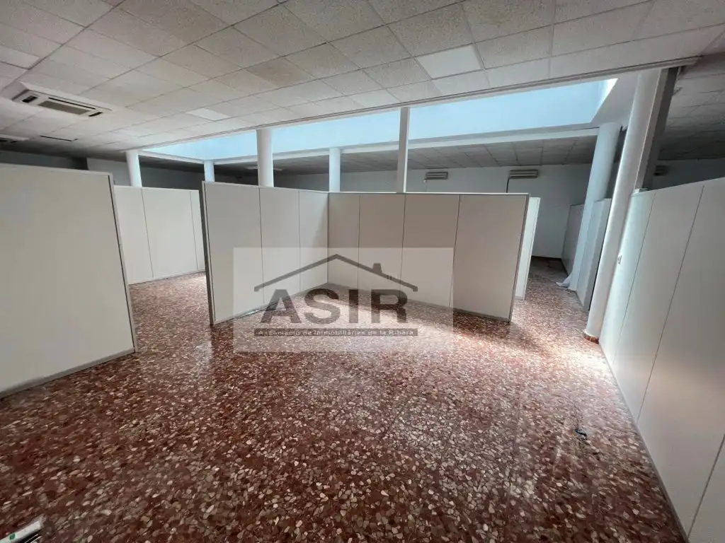 Industrial buildings for rent in Favara