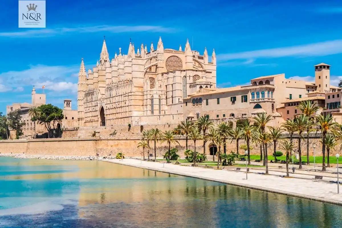Außenansicht von Wohnung zum Verkauf in  Palma de Mallorca mit Klimaanlage und Balkon
