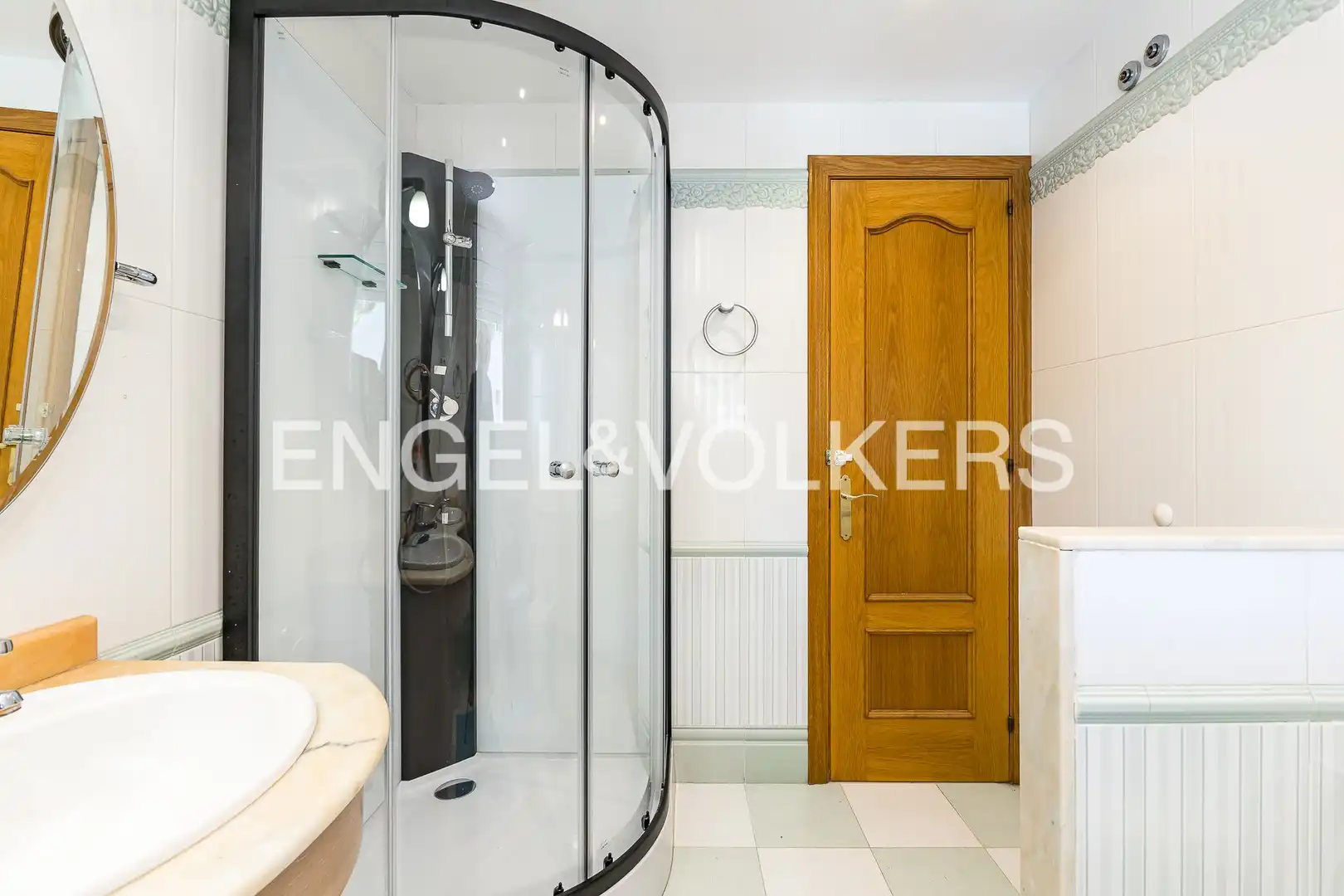 Badezimmer von Einfamilien-Reihenhaus zur Miete in Castelldefels mit Klimaanlage, Heizung und Privatgarten