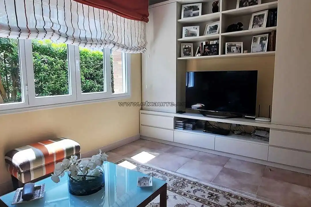 Sala d'estar de Casa o xalet en venda en Laudio / Llodio amb Calefacció, Jardí privat i Terrassa