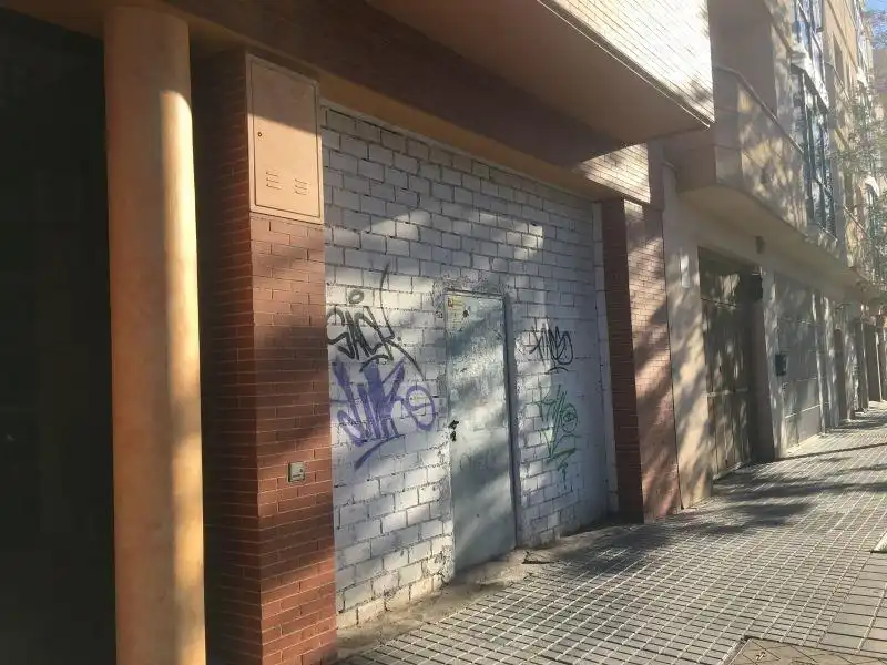 Business premises for sale in Calle Pintor Racionero Castro 14