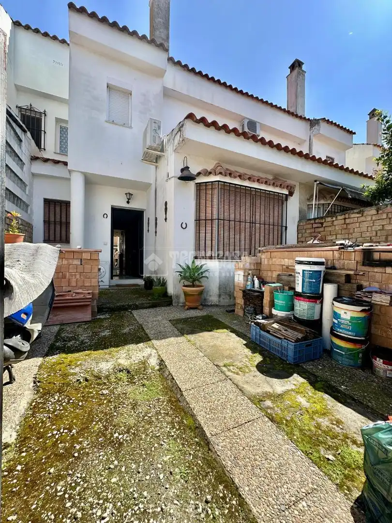 Vista exterior de Casa o xalet en venda en Jerez de la Frontera amb Aire condicionat, Jardí privat i Terrassa