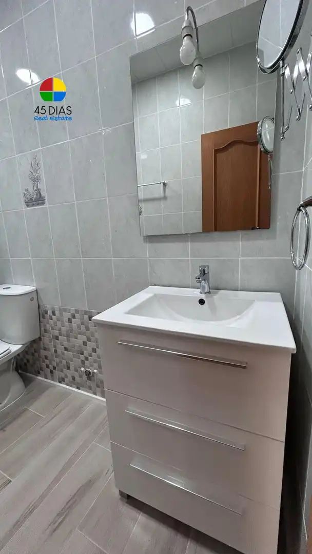 Badezimmer von Erdgeschoss zum Verkauf in Ripollet mit Heizung, Parkett und Terrasse