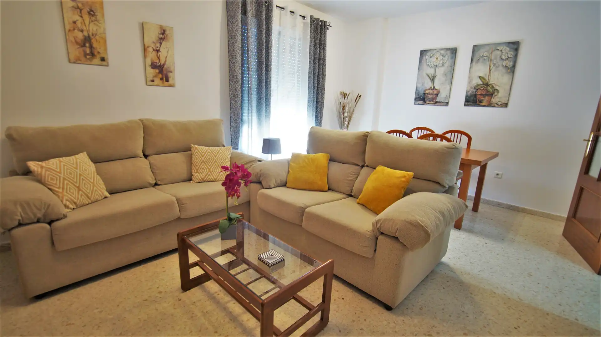 Living room of Flat for rent in Badajoz  with Air Conditioner, Furnished and Oven