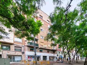 Pis amb ascensor en venda a Plaça del Virrei Amat