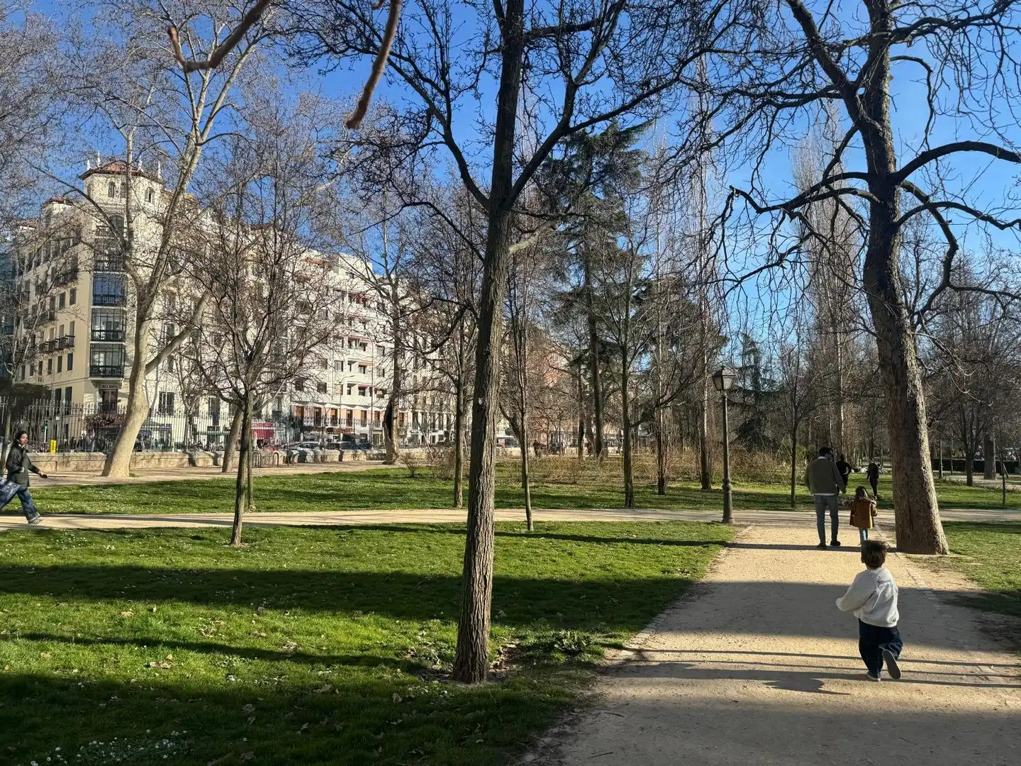 Vista exterior de Piso en venta en Madrid con Calefacción, Parquet y Trastero
