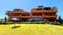 Vista exterior de Pis en venda en Estepona amb Aire condicionat, Terrassa i Traster