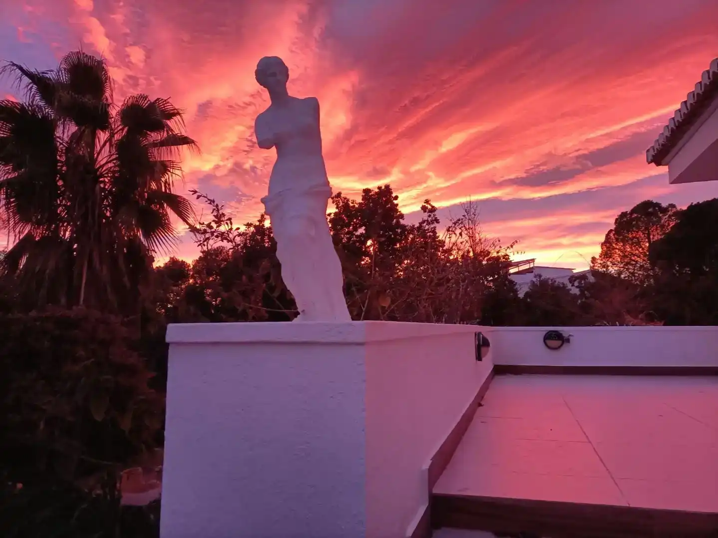 Vista exterior de Casa o xalet en venda en Chiva amb Aire condicionat, Piscina i Balcó