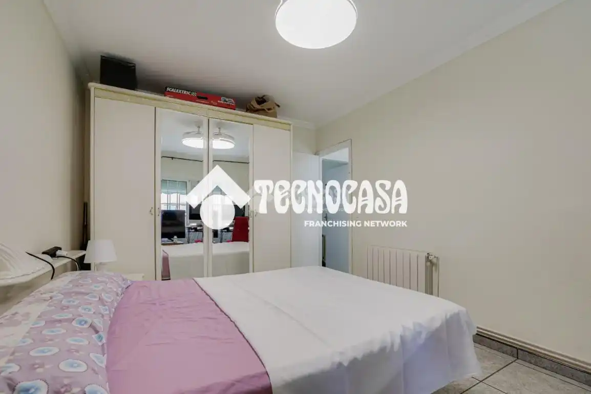 Habitación de Piso en venta en Sant Adrià de Besòs con Calefacción y Balcón