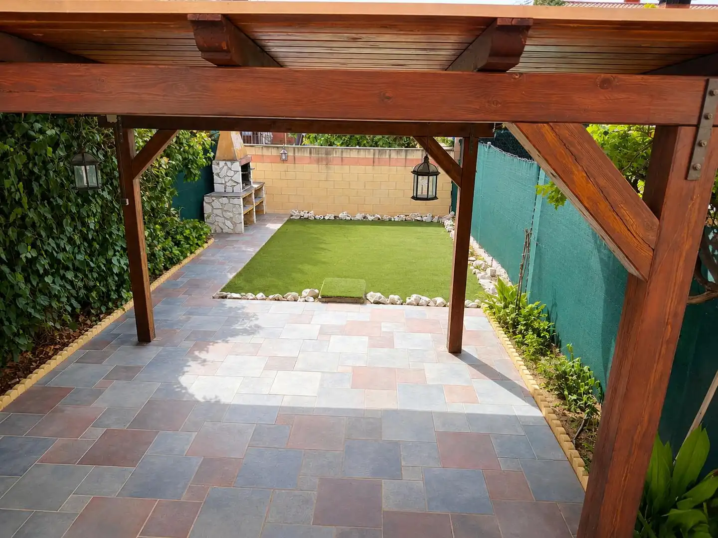 Terrasse von Einfamilien-Reihenhaus zur Miete in Alovera mit Heizung, Privatgarten und Ofen