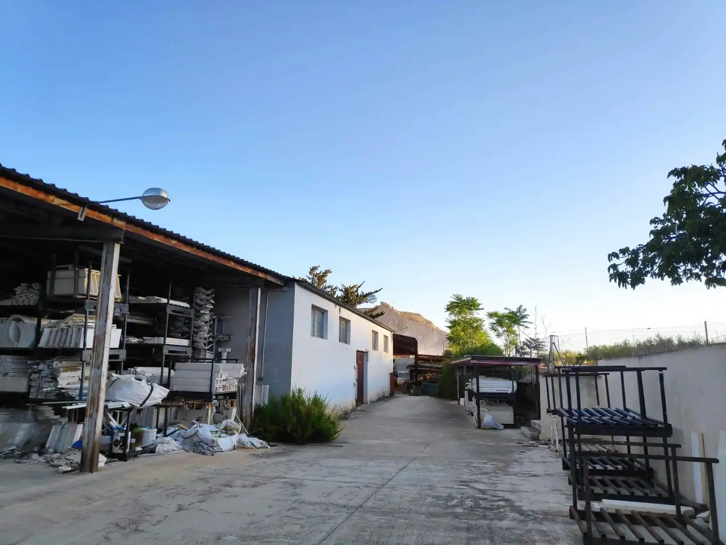 Vista exterior de Nau industrial en venda en Hondón de las Nieves / El Fondó de les Neus