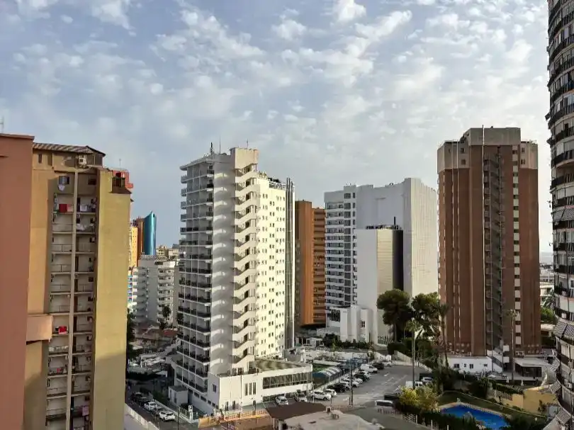 Außenansicht von Wohnung zur Miete in Benidorm mit Klimaanlage, Parkett und Schwimmbad