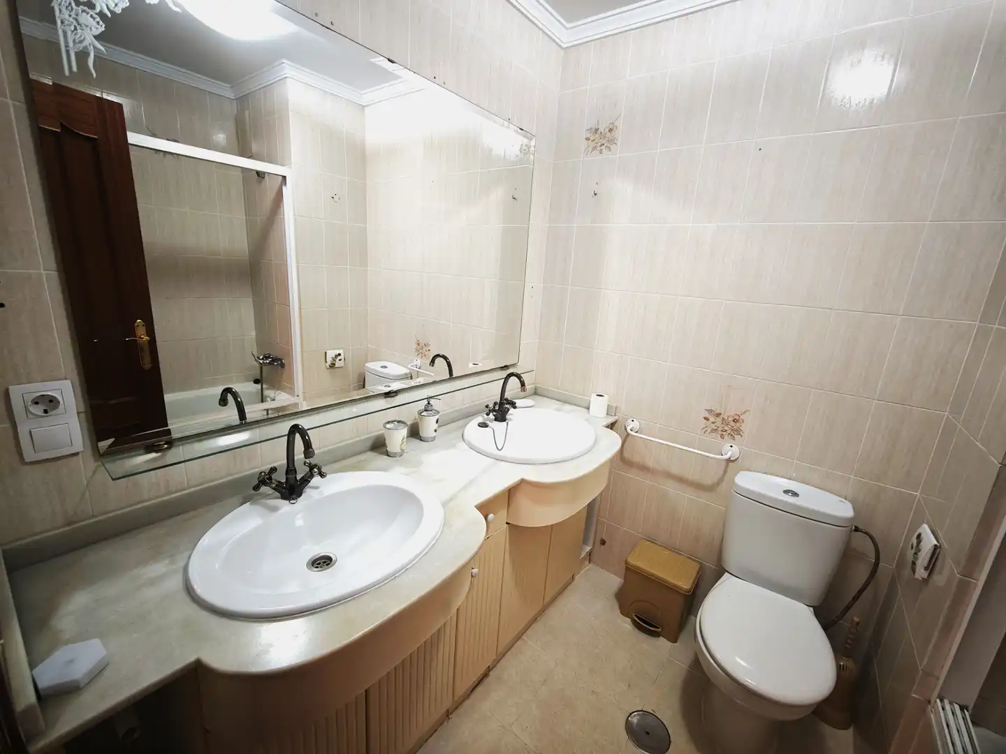 Baño de Piso en venta en Lebrija con Aire acondicionado, Terraza y Trastero