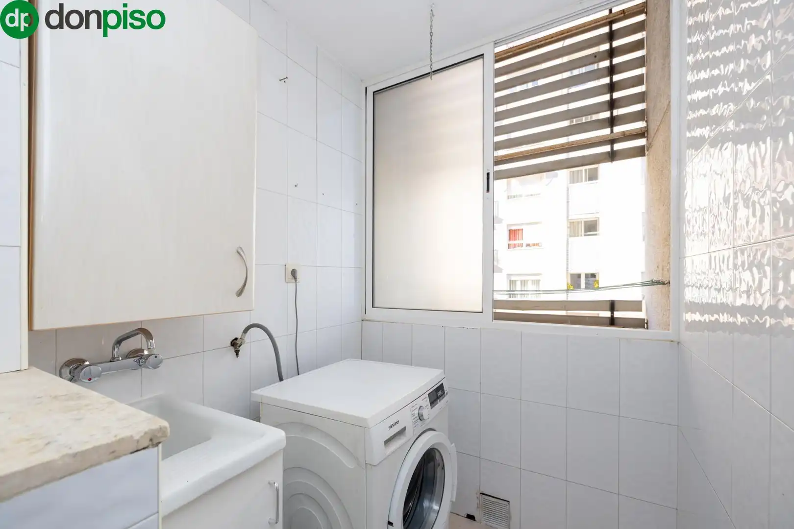 Bathroom of Flat for sale in Granada  with Alarm