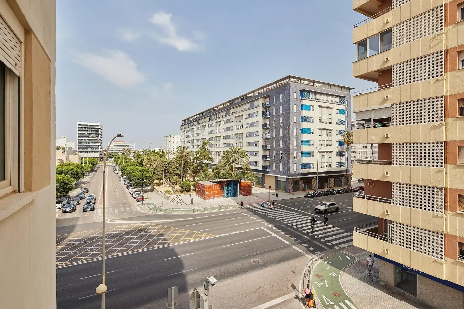 Vista exterior de Piso en venta en Cádiz con Terraza, Balcón y Alarma
