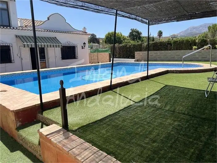 Piscina de Finca rústica en venda en Priego de Córdoba amb Aire condicionat, Traster i Piscina