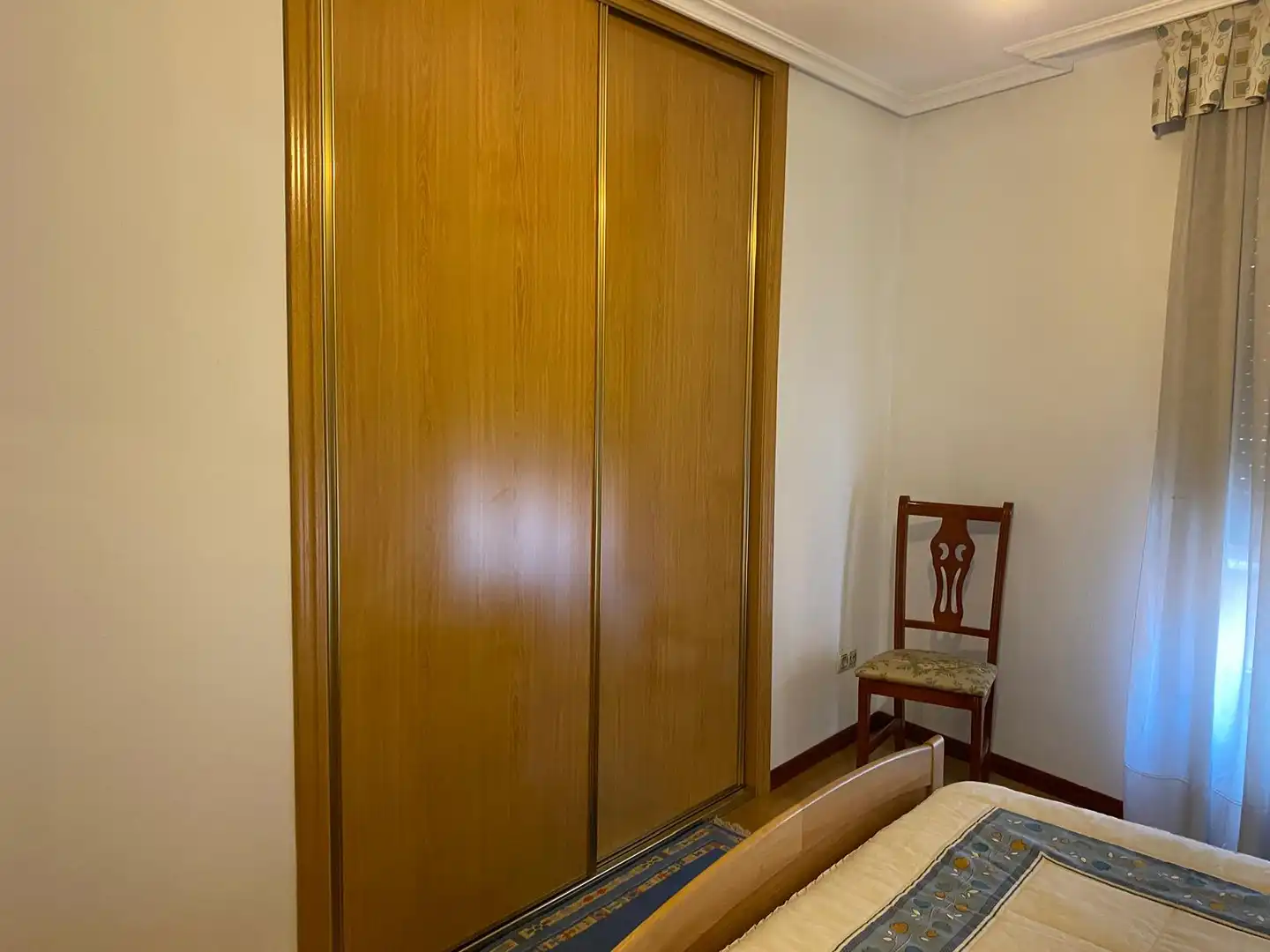 Habitación de Piso de alquiler en Oviedo  con Calefacción, Parquet y Amueblado
