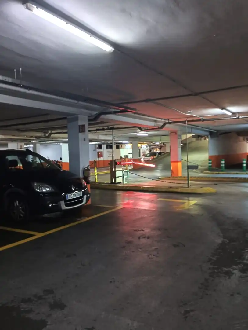 Parking de Garaje en venta en Barcelona con Alarma