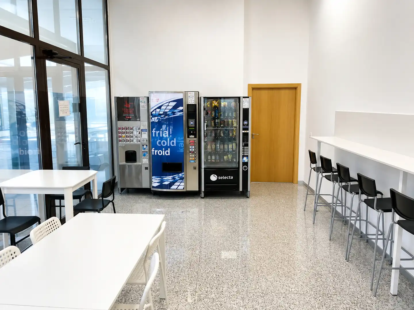 Büro zur Miete in Las Rozas de Madrid mit Klimaanlage, Heizung und Terrasse