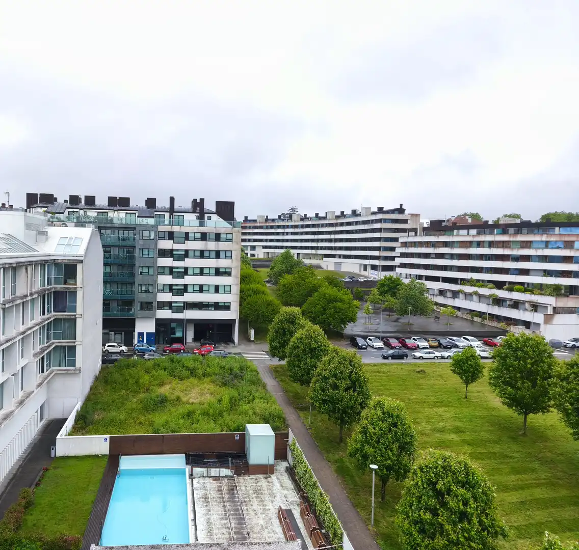 Vista exterior de Dúplex en venda en Santiago de Compostela  amb Calefacció, Terrassa i Traster