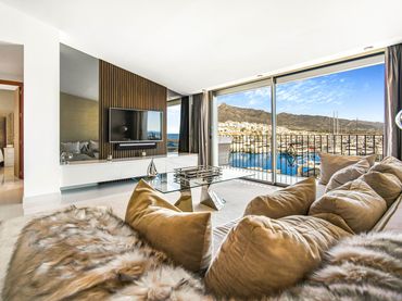 Penthouse with balcony for sale in Nueva Andalucía