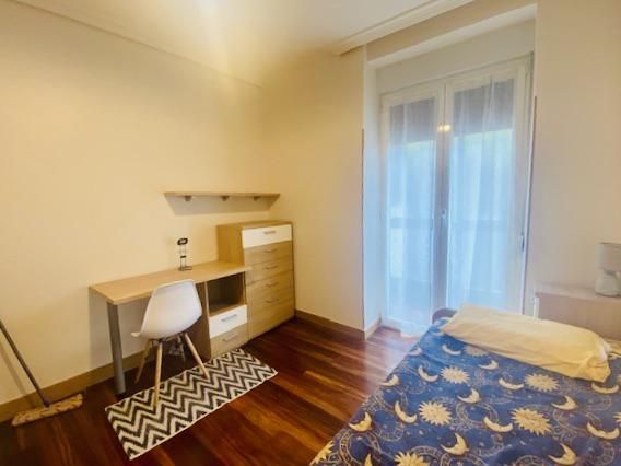 Bedroom of Flat to rent in Donostia - San Sebastián   with Heating, Parquet flooring and Storage room