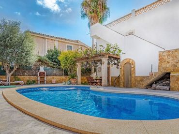 Detached house with pool for sale in Son Ferrer