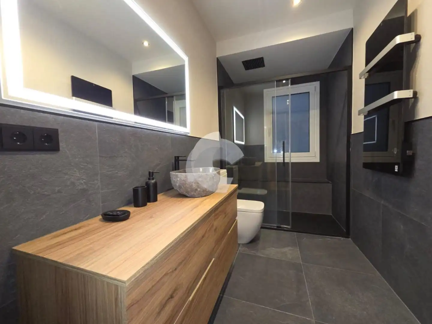 Badezimmer von Wohnung zum Verkauf in Vigo  mit Heizung und Möbliert