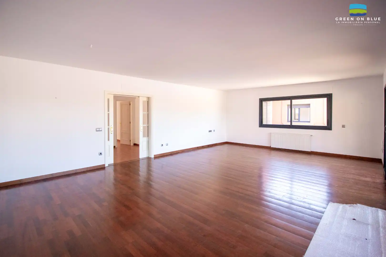 Sala de estar de Casa o chalet en venta en Peralada con Aire acondicionado, Calefacción y Jardín privado