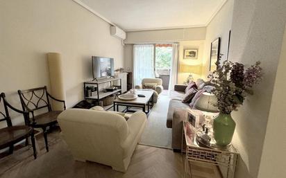 Living room of Flat to rent in  Madrid Capital  with Heating, Terrace and Swimming Pool