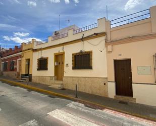 Vista exterior de Casa adosada en venda en Mairena del Aljarafe amb Aire condicionat