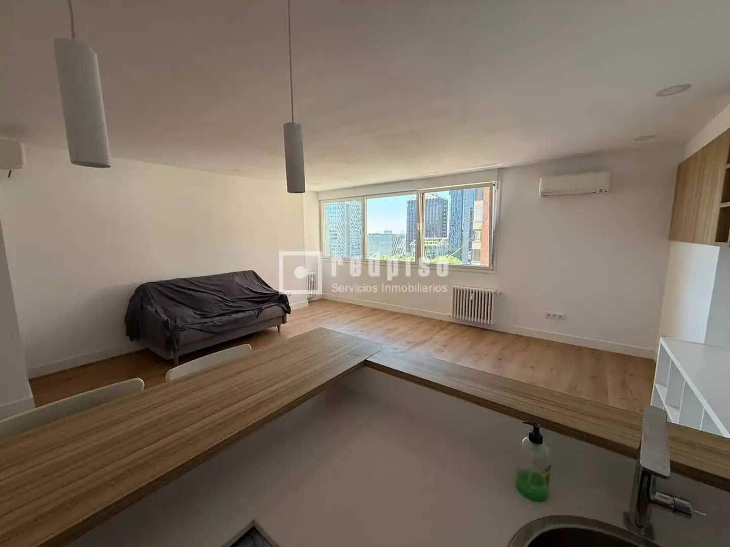 Schlafzimmer von Loft zur Miete in Madrid mit Klimaanlage